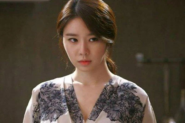 Đang ngồi ăn cơm, chồng bê bát sang nhà hàng xóm, tới khi anh quay trở về thì tôi chết lặng trước cảnh tượng đầy oan trái-2