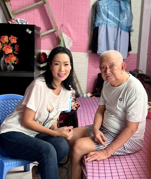 Nghệ sĩ Mạc Can không thể tự đi lại, vợ nằm viện vì bệnh nặng-1