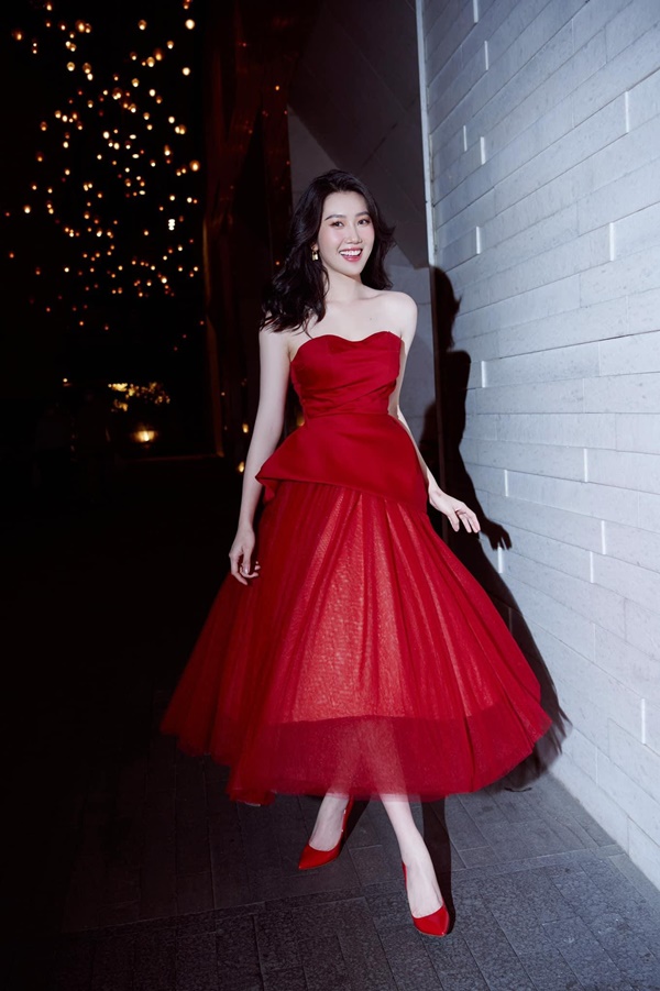 Thúy Ngân thả dáng sexy trên biển, phản hồi về tin đồn kết hôn-3