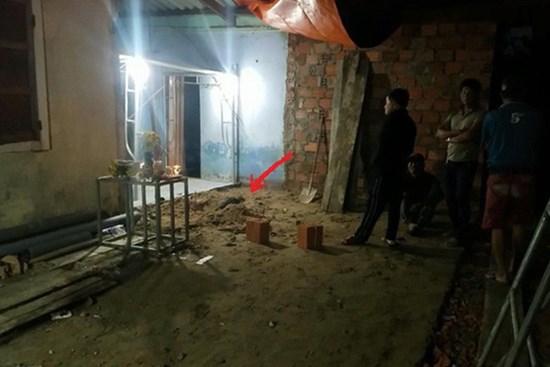 Bộ xương dưới nền nhà và tội ác bị