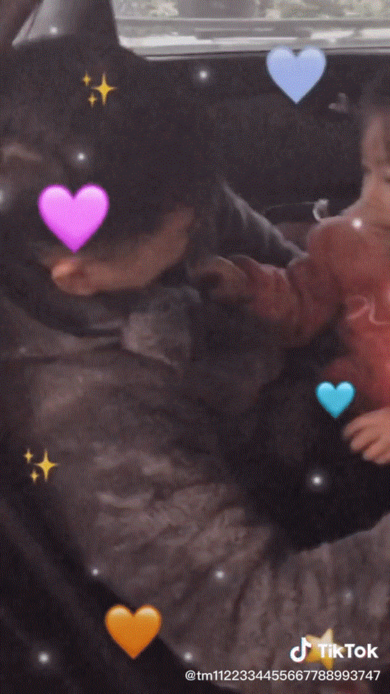 Bố đi nước ngoài từ lúc con chưa chào đời nhưng chẳng thể về do dịch bệnh, 3 năm sau giây phút đoàn tụ đầy nghẹn ngào, xót xa-2