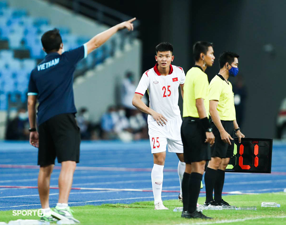 Khoảnh khắc lịch sử: Thủ môn U23 Việt Nam vào sân đá tiền đạo bất đắc dĩ-6