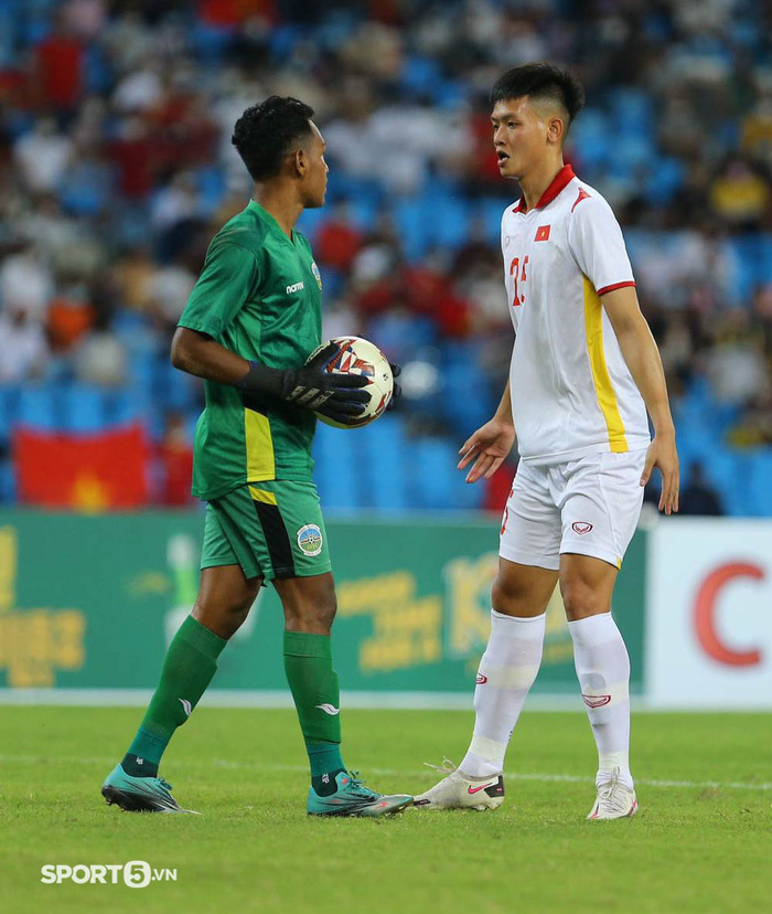 Khoảnh khắc lịch sử: Thủ môn U23 Việt Nam vào sân đá tiền đạo bất đắc dĩ-8