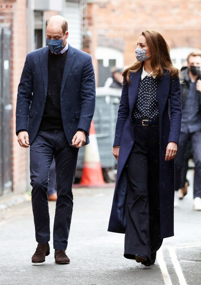 Công thức ruột của Công nương Kate mỗi khi diện blazer: Tinh tế đúng chuẩn công sở còn hack dáng thon gọn hợp nàng 30+-1