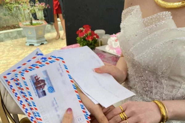 Khóc ngất vì bán vàng cưới để chơi chứng khoán, nay vàng lên 67 triệu đồng/lượng còn cổ phiếu âm 40%-1