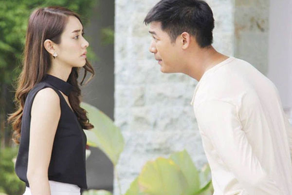 Đang ngồi ăn cơm, chồng bê bát sang nhà hàng xóm, tới khi anh quay trở về thì tôi chết lặng trước cảnh tượng đầy oan trái-1