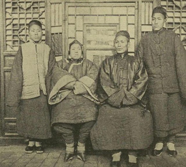 Bộ ảnh cuối thời nhà Thanh: Cận cảnh nhan sắc hầu gái xinh đẹp hơn tiểu thư đài các, Từ Hi Thái Hậu cosplay Quan Âm chụp hình-5