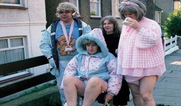 Bi kịch đứa trẻ khổng lồ: 33 tuổi vẫn mặc tã, dùng núm vú giả, cuộc sống khi trưởng thành quá đau lòng-6