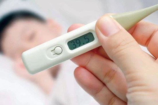 Trẻ F0 uống hạ sốt quá liều dẫn đến mê sảng: Chuyên gia chỉ rõ sai lầm của không ít mẹ và cách xử lý SỐT LÂU KHÔNG HẠ khi mắc Covid-19