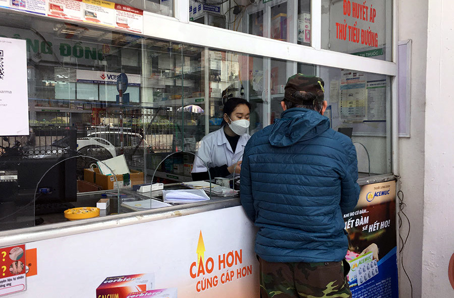 F0 khắp nơi, lúc nào tôi cũng thấy khan cổ: Lùng sục mua nước súc họng-1