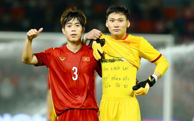 Trước giờ G trận U23 Việt - Thái Lan, chiếc áo đấu với thông điệp của thủ môn Xuân Hoàng gây sốt trở lại: Thấy thương thật!-2