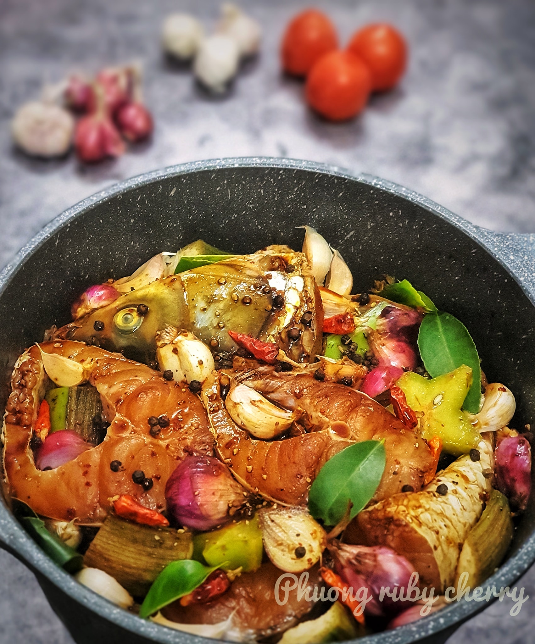 Kho cá trắm không cần nước, cho loại lá này cá kho béo bùi, không tanh-2