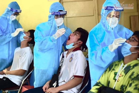 Sợ mắc Covid-19, dân test nhanh ‘vô tội vạ’, chuyên gia cảnh báo khẩn