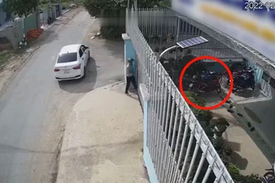 Trộm lái ô tô cùng đồng bọn đi 
