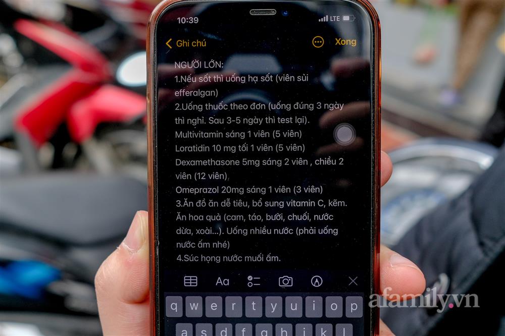 Người Hà Nội đổ xô ra chợ mua gừng, sả về xông, ra hiệu thuốc mua KIT test, vitamin về dự phòng, sẵn sàng cách ly tại nhà nếu không may thành F0-9