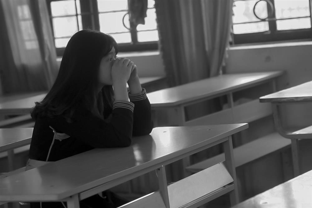 Không tin vợ, anh trai đưa hết tiền cho chị gái giữ, 3 tháng sau đột ngột có người giàu có đến xin vợ-1