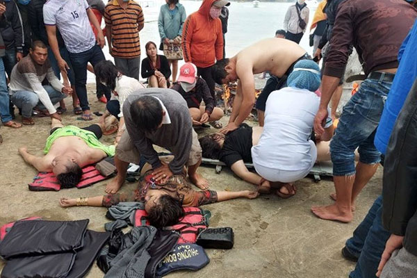 Đau thương hiện trường vụ chìm ca nô chở 36 khách du lịch Hội An-4