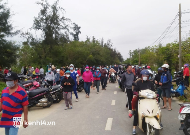 NÓNG: Chìm ca nô chở 36 khách du lịch ở Hội An, vớt được 30 người, 10 người đã tử vong-9