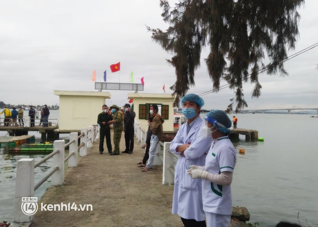 NÓNG: Chìm ca nô chở 36 khách du lịch ở Hội An, vớt được 30 người, 10 người đã tử vong-8