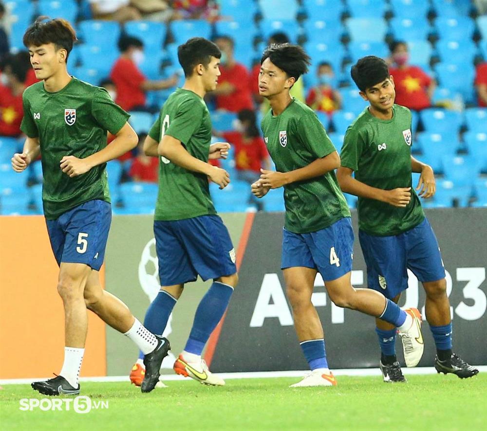 U23 Việt Nam được tiếp viện 2 bác sĩ người Campuchia-12