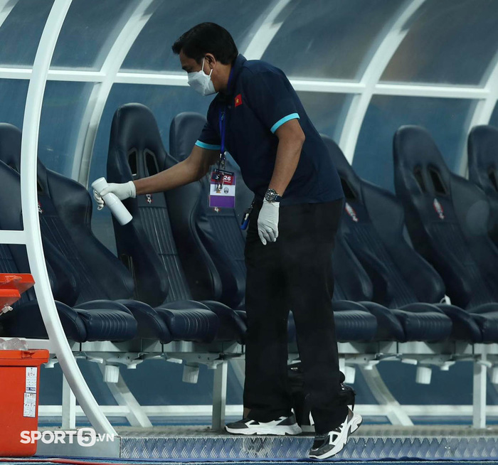 U23 Việt Nam được tiếp viện 2 bác sĩ người Campuchia-2