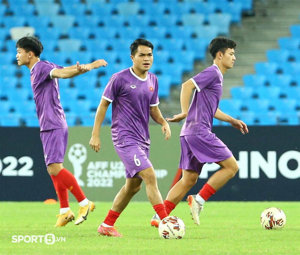 U23 Việt Nam được tiếp viện 2 bác sĩ người Campuchia-8