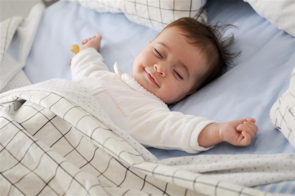 Giữ ấm cho trẻ khi ngủ tưởng dễ dàng nhưng lại không đơn giản, bố mẹ cần thận trọng kẻo ảnh hưởng đến sức khỏe của con-3