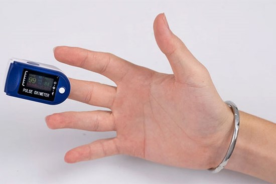 Đo SpO2 nhưng thông số trồi sụt thất thường. Chuyên gia chỉ ra nguyên nhân hay đang mắc phải