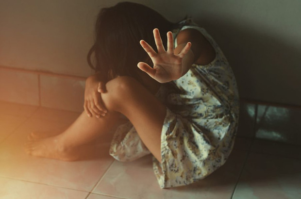 Con gái vừa qua đời, mẹ vợ về nhà phát hiện chàng rể đang bán khỏa thân và sự thật khủng khiếp phía sau-1