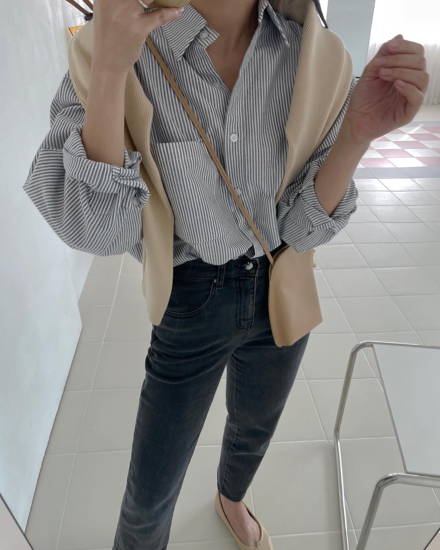 Kiểu áo sơ mi đến tận năm 2022 vẫn siêu mốt, sao Hàn từ U30 đến U40 đều mê diện-13