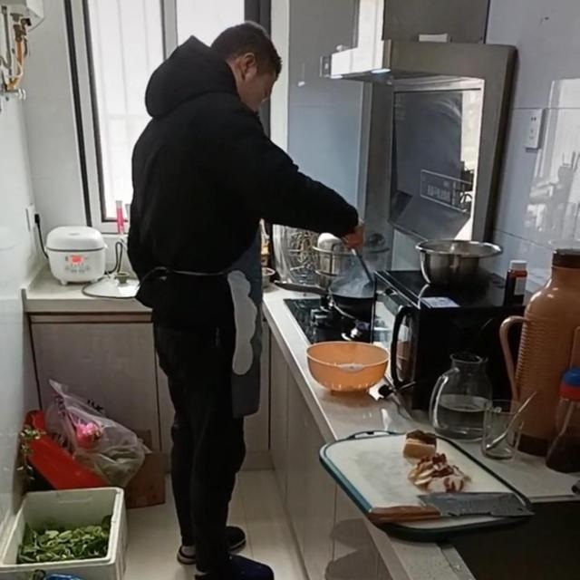 Anh chồng mẫu mực trải giường, rửa chân giúp vợ, nguyên nhân đằng sau khiến chị em nào cũng phải gật gù ưng cái bụng”-3