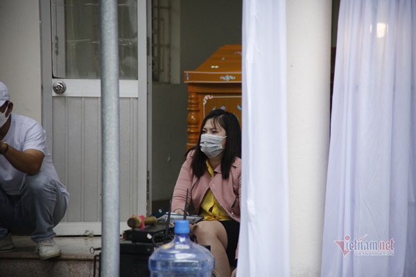 Vụ chìm ca nô 15 người tử vong: Hình ảnh thắt lòng ở nhà tang lễ-2