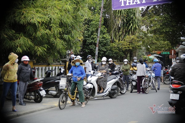 Vụ chìm ca nô 15 người tử vong: Hình ảnh thắt lòng ở nhà tang lễ-6