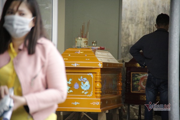 Vụ chìm ca nô 15 người tử vong: Hình ảnh thắt lòng ở nhà tang lễ-10