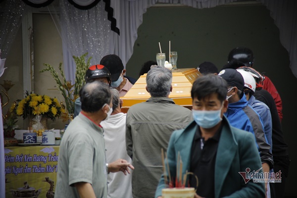 Vụ chìm ca nô 15 người tử vong: Hình ảnh thắt lòng ở nhà tang lễ-12