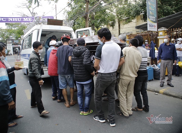 Vụ chìm ca nô 15 người tử vong: Hình ảnh thắt lòng ở nhà tang lễ-14