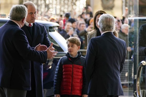 Hoàng tử George hiếm hoi dự sự kiện cùng cha mẹ, gây sốt MXH với diện mạo thay đổi không ngờ-3