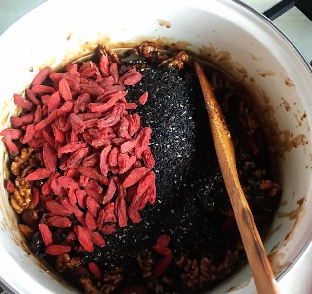 Mách chị em cách làm bánh dưỡng nhan: Ăn vào không chỉ bổ máu, mượt tóc mà da dẻ còn rạng rỡ như thuở đôi mươi-6