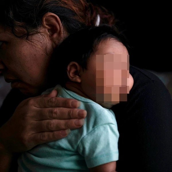 Bi kịch những người mẹ di cư đến miền đất hứa: Cắn răng sinh con không dám kêu đau vì sợ hãi, con chào đời bị xã hội vô thừa nhận-3