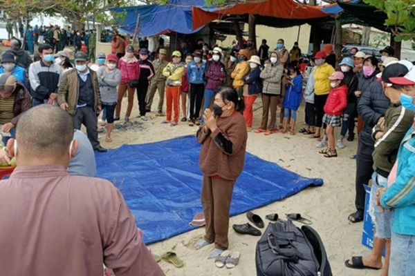 Vụ chìm ca nô ở Hội An: 2 cháu bé 3 tuổi đang mất tích là anh em trong một gia đình ở Hà Nội-1