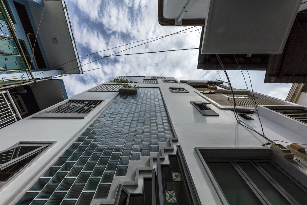 4 người ở trong ngôi nhà siêu mỏng 16,25 m² nằm cuối hẻm Bình Thạnh, Sài Gòn: Không hề bí bách hay mờ nhạt nhờ thiết kế cực độc đáo-5