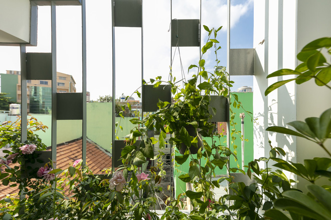 4 người ở trong ngôi nhà siêu mỏng 16,25 m² nằm cuối hẻm Bình Thạnh, Sài Gòn: Không hề bí bách hay mờ nhạt nhờ thiết kế cực độc đáo-7