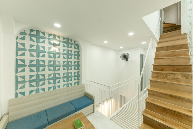 4 người ở trong ngôi nhà siêu mỏng 16,25 m² nằm cuối hẻm Bình Thạnh, Sài Gòn: Không hề bí bách hay mờ nhạt nhờ thiết kế cực độc đáo-13