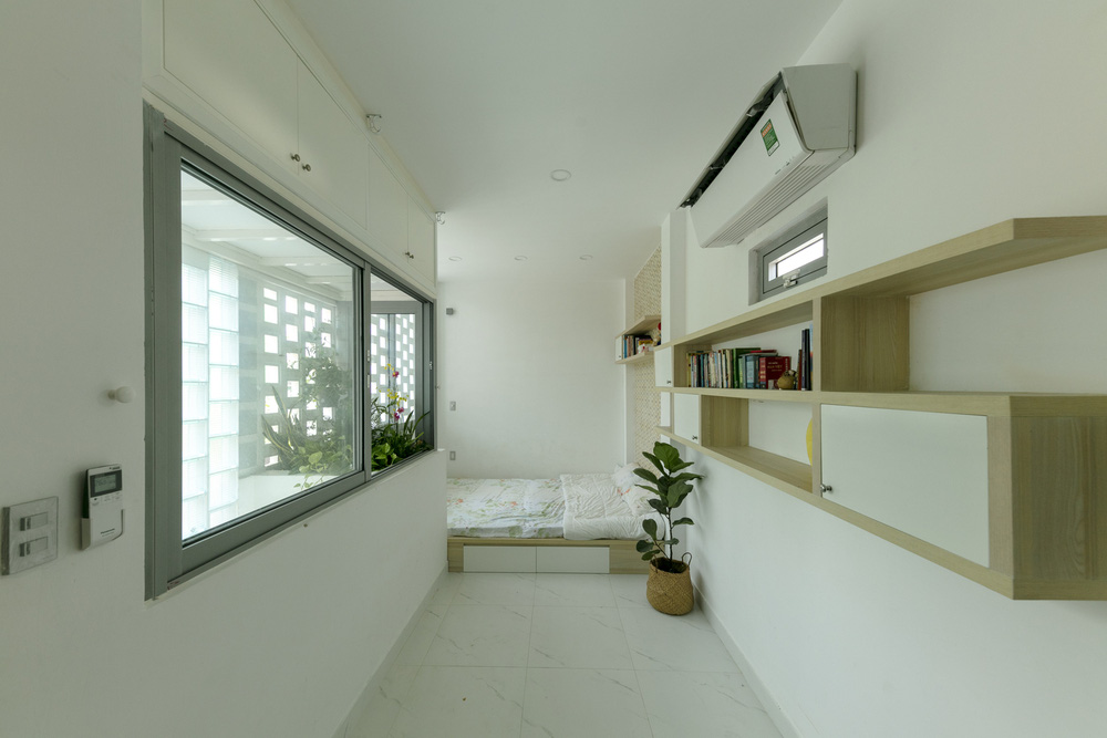 4 người ở trong ngôi nhà siêu mỏng 16,25 m² nằm cuối hẻm Bình Thạnh, Sài Gòn: Không hề bí bách hay mờ nhạt nhờ thiết kế cực độc đáo-15