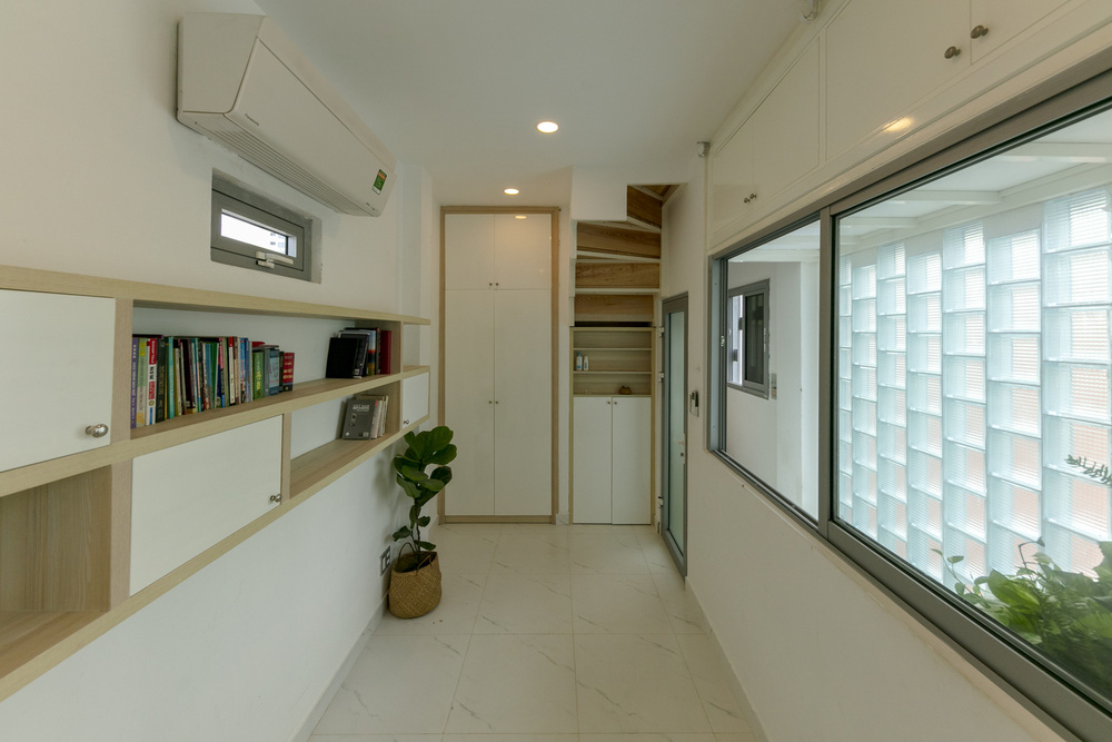 4 người ở trong ngôi nhà siêu mỏng 16,25 m² nằm cuối hẻm Bình Thạnh, Sài Gòn: Không hề bí bách hay mờ nhạt nhờ thiết kế cực độc đáo-16