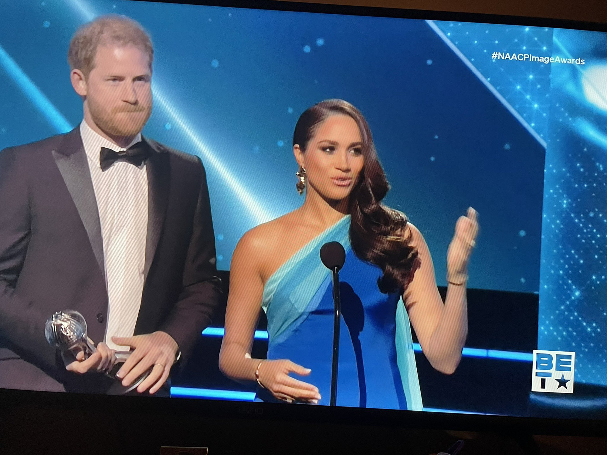 Meghan xuất hiện quyến rũ nhận giải thưởng danh giá, đưa ra lời phát biểu chứa chi tiết đặc biệt-3