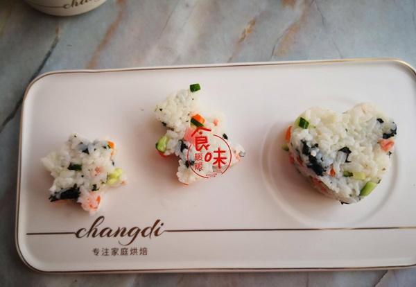 Con lười ăn rau củ mẹ làm món cơm nắm này, vừa ngon miệng, đẹp mắt lại giàu dinh dưỡng-2