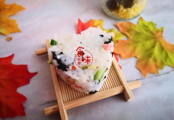 Con lười ăn rau củ mẹ&nbsp;làm món cơm nắm này, vừa ngon miệng, đẹp mắt&nbsp;lại giàu dinh dưỡng-3