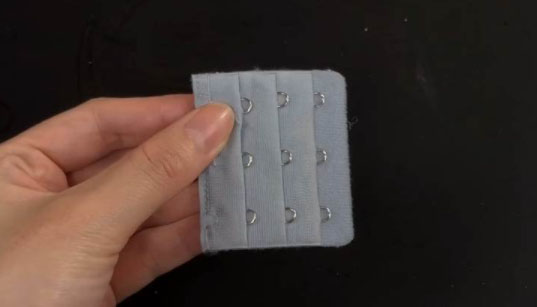 Đừng vội vứt bỏ những chiếc áo lót cũ, các móc nhỏ phía sau có thể giải quyết được vô số sự cố về trang phục cho cả nam và nữ-1