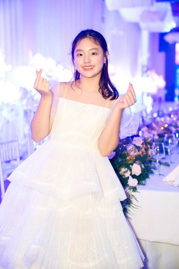 Cô bé mũm mĩm trong Bố ơi mình đi đâu thế phiên bản Việt, 8 năm sau ngoại hình khác lạ khiến ai cũng ngỡ ngàng-10